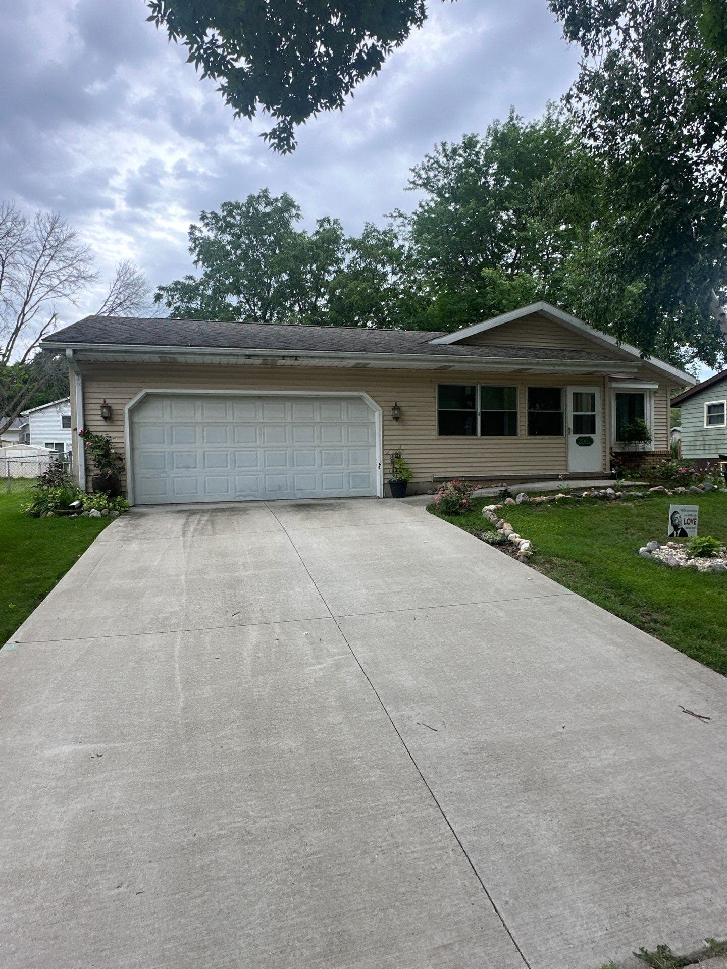 Hail Damage Repair job image